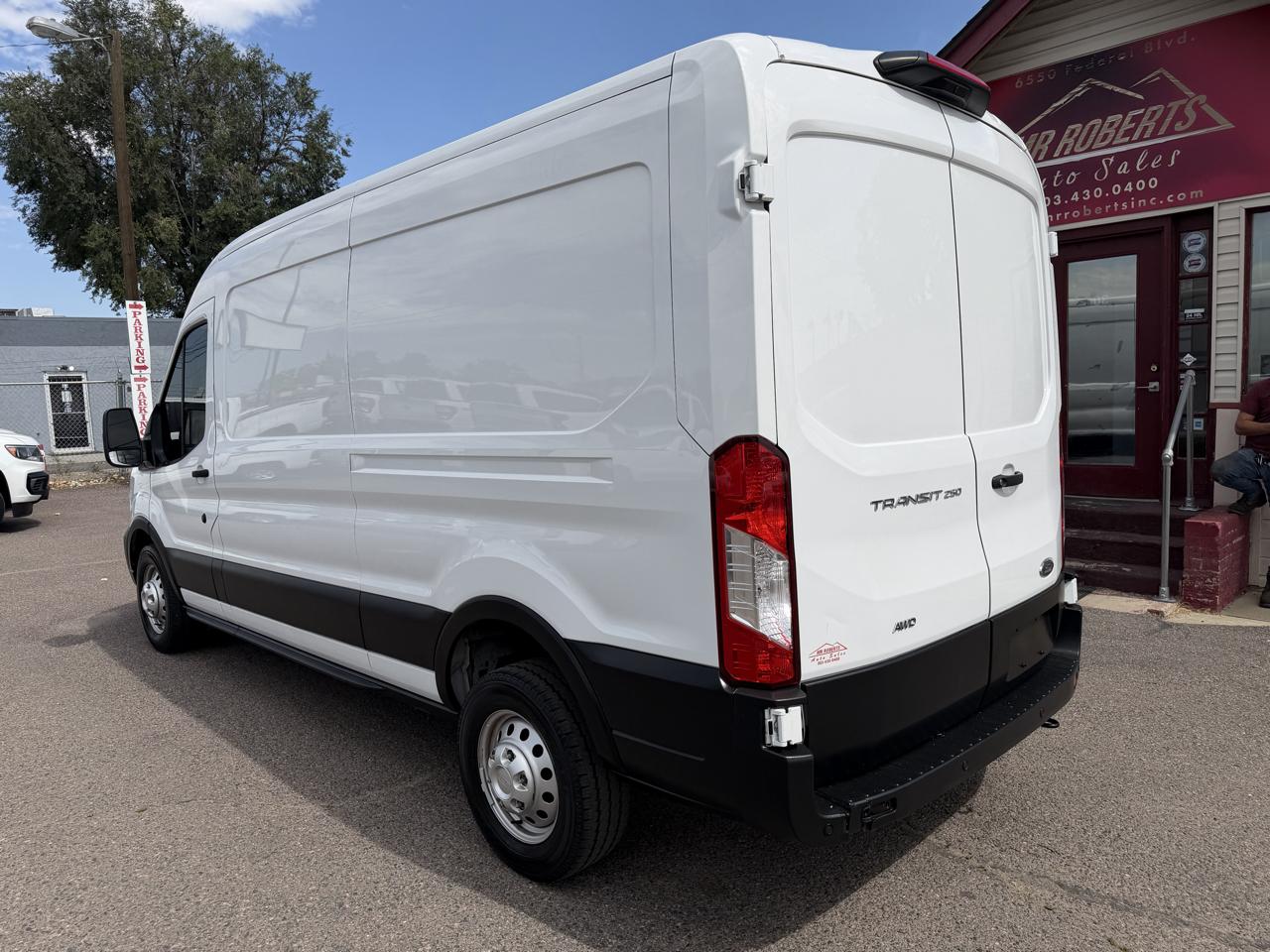 Ford Transit photo 7