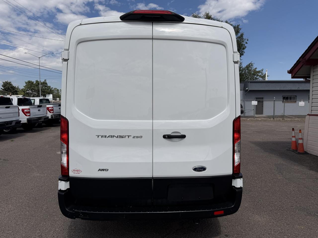 Ford Transit photo 8