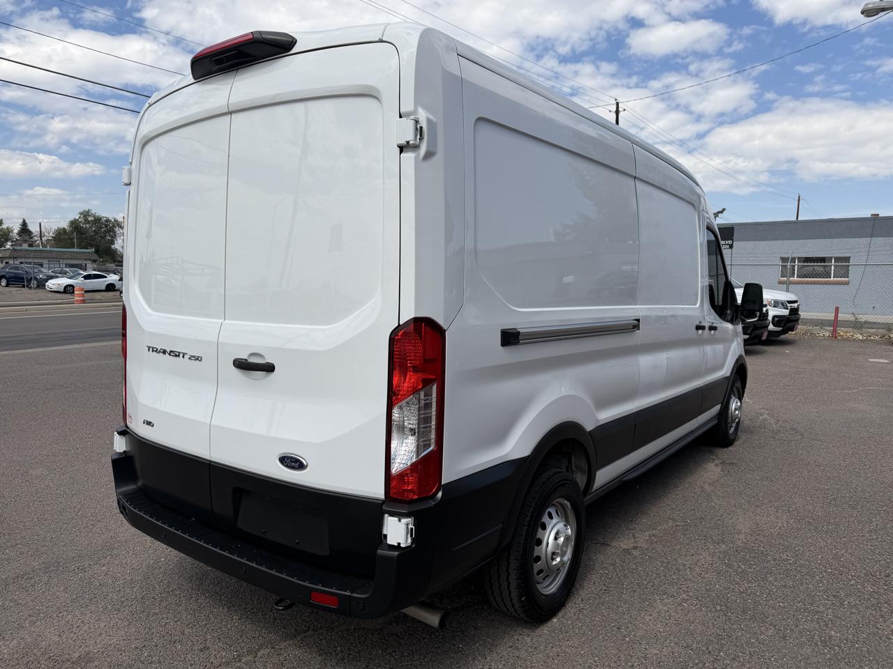 Ford Transit photo 9