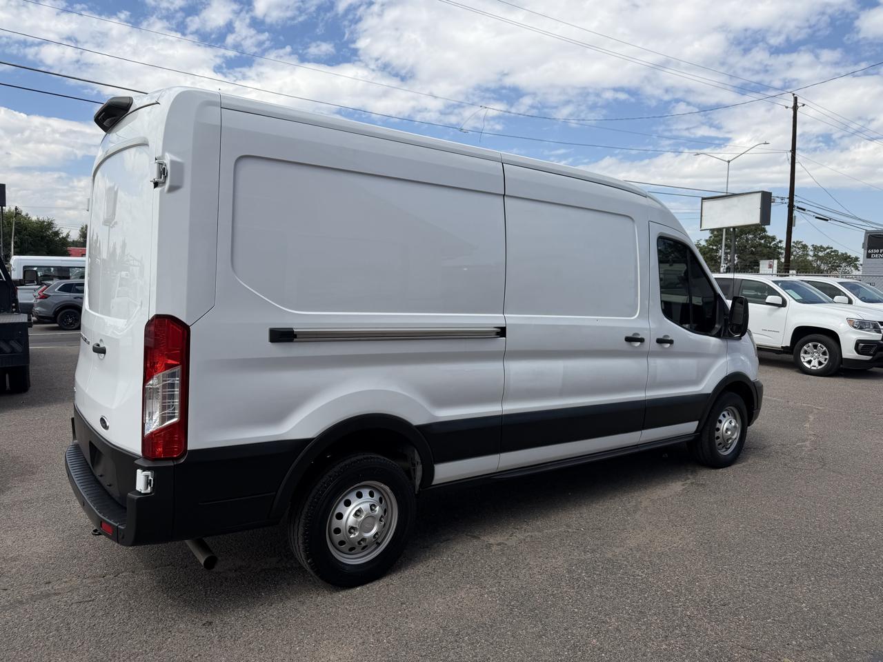 Ford Transit photo 10