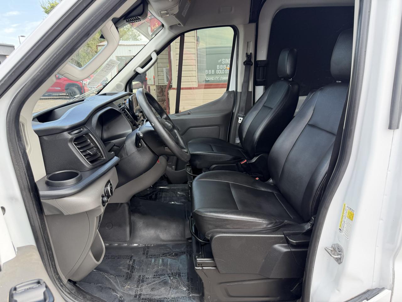 Ford Transit photo 11