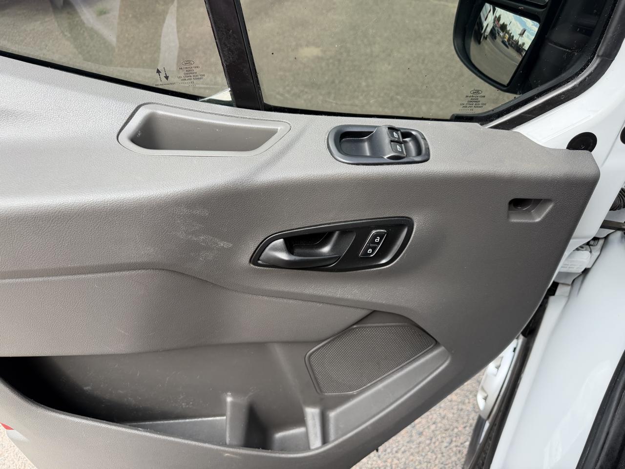 Ford Transit photo 13