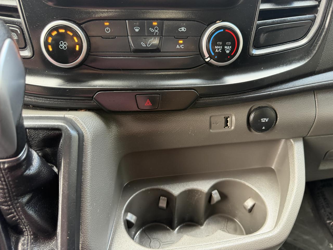 Ford Transit photo 22