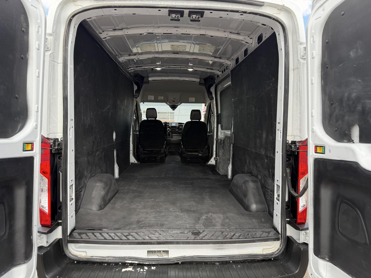 Ford Transit photo 24