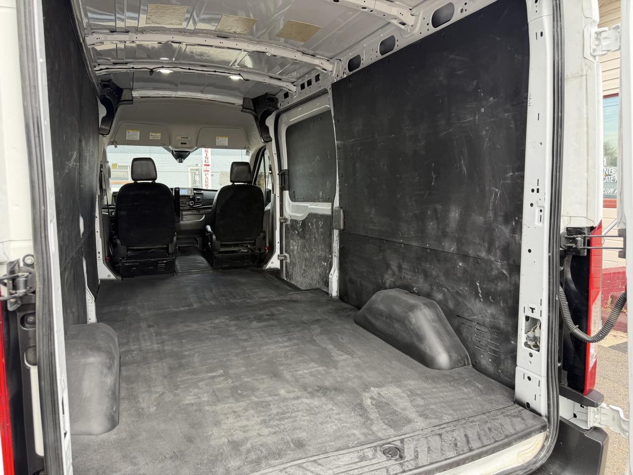 Ford Transit photo 27