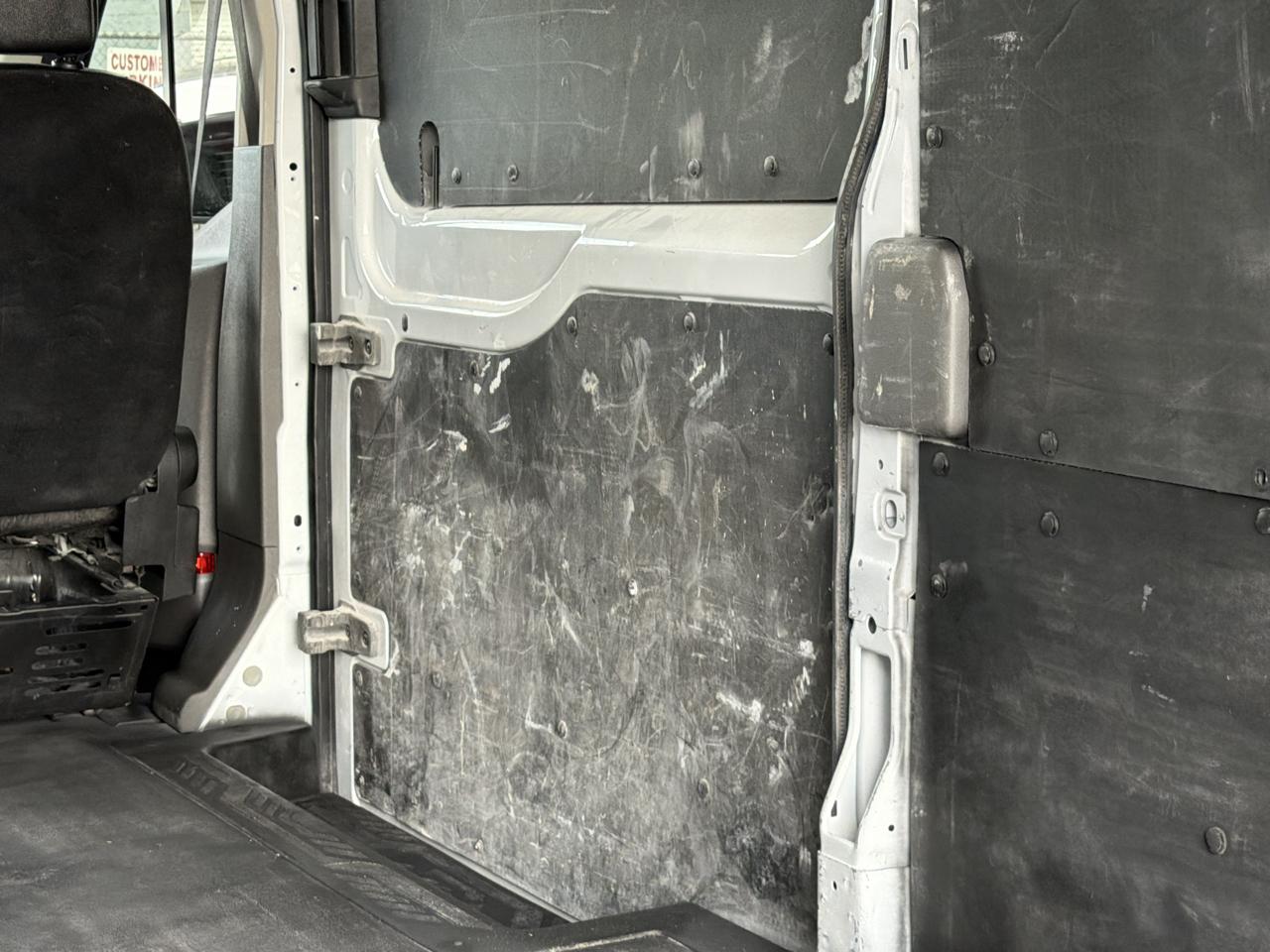 Ford Transit photo 28