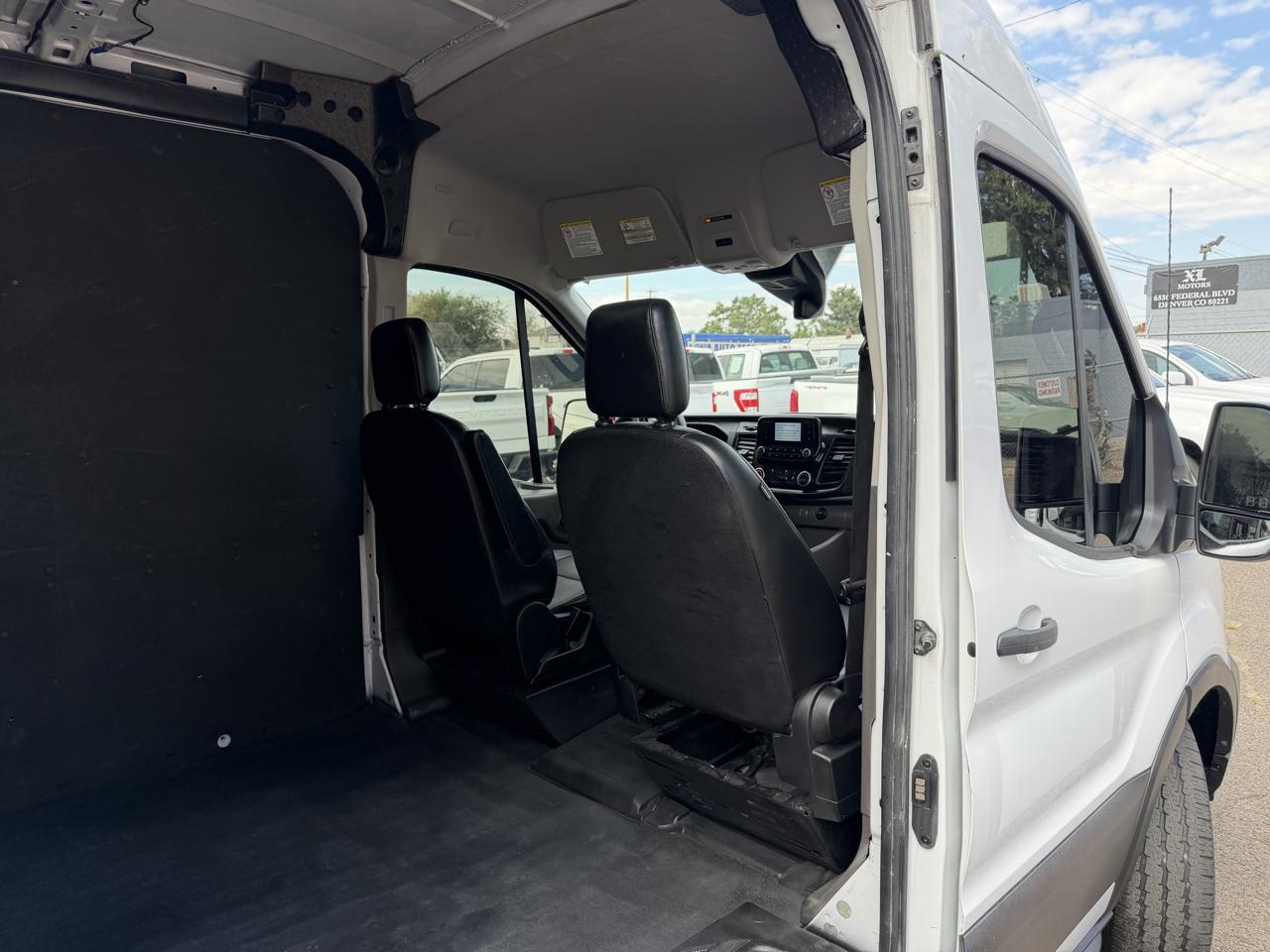 Ford Transit photo 30
