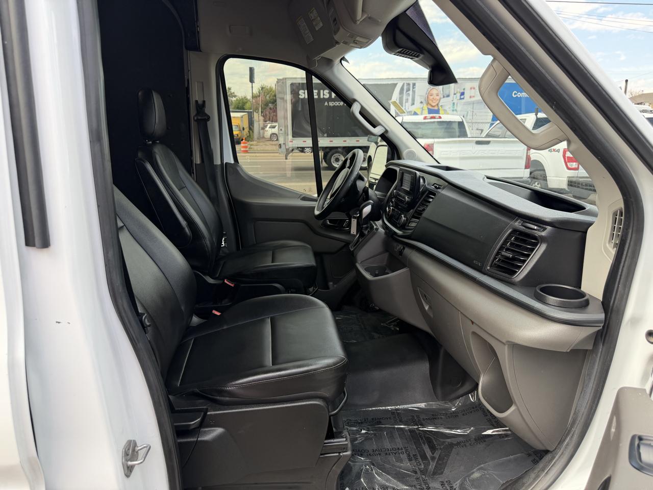 Ford Transit photo 31