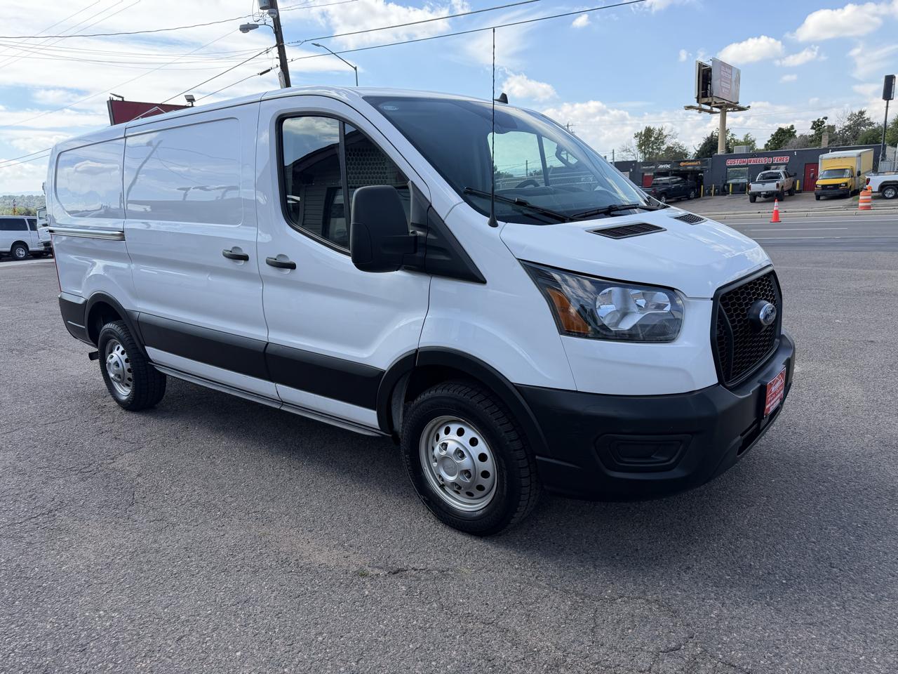 Ford Transit photo 2