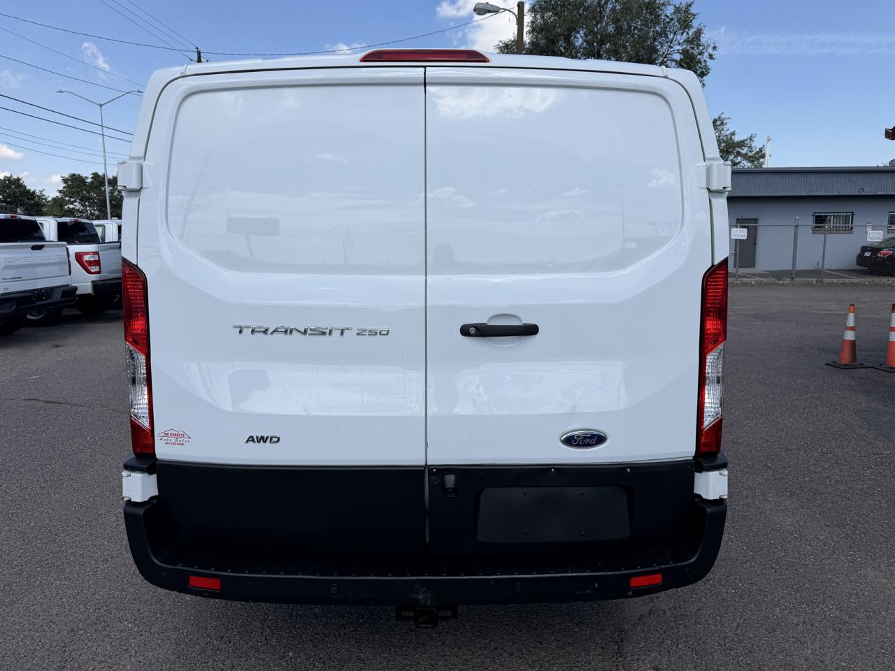 Ford Transit photo 8