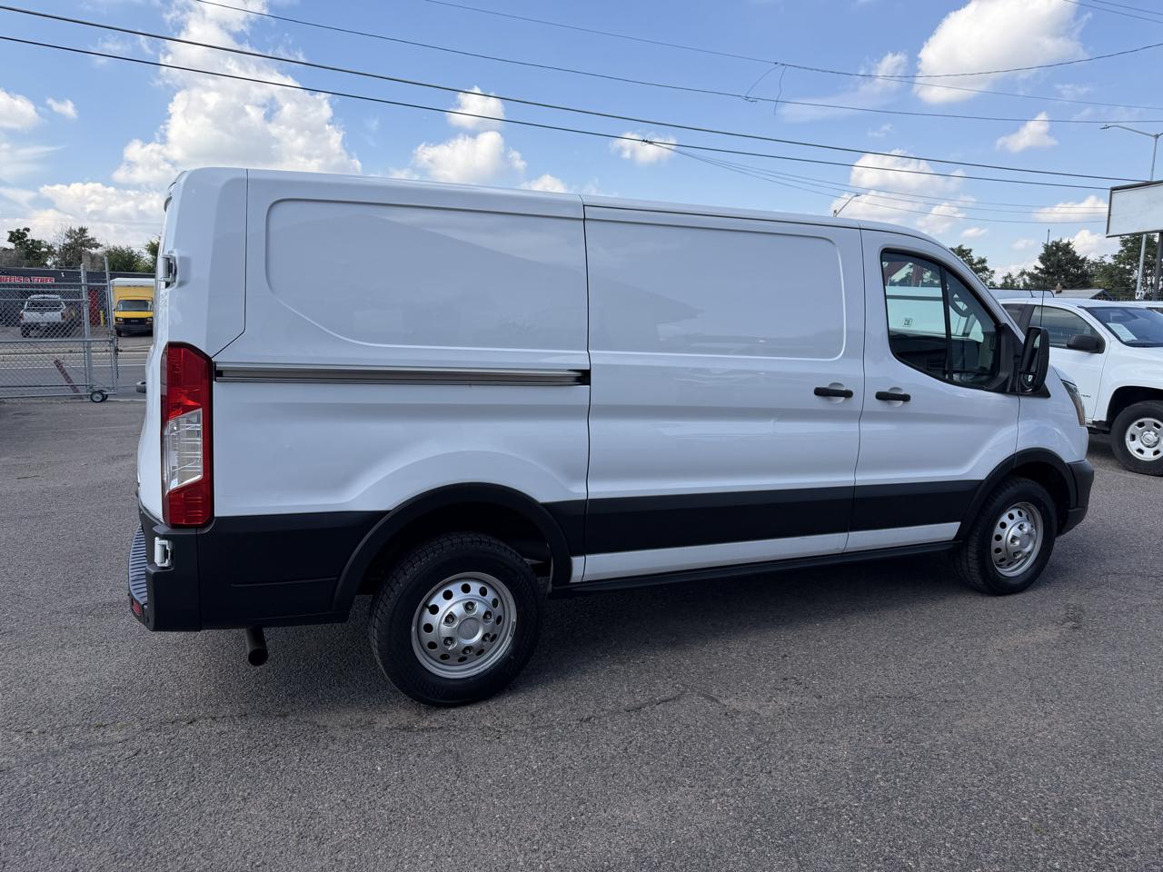 Ford Transit photo 10