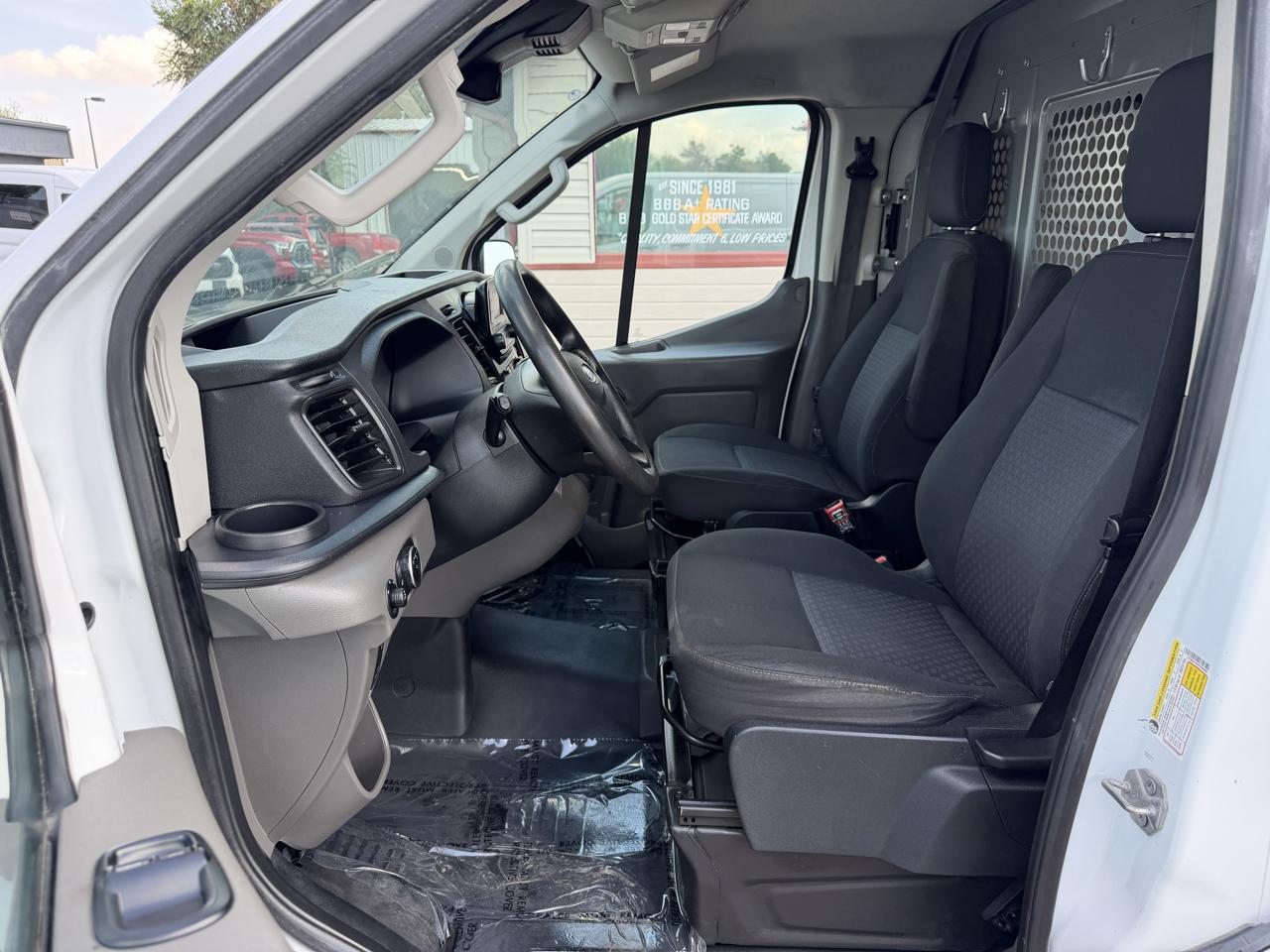 Ford Transit photo 13
