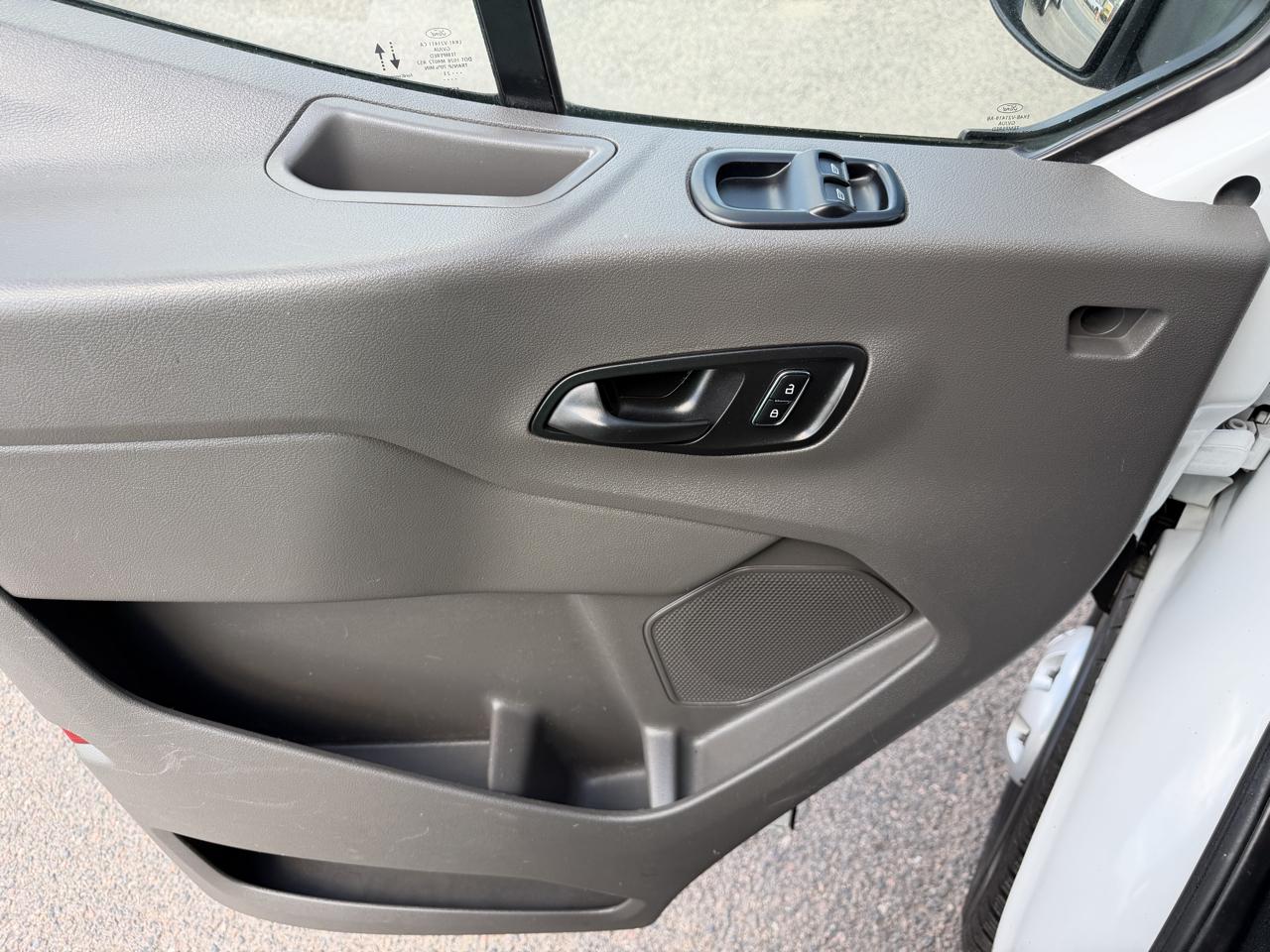 Ford Transit photo 15
