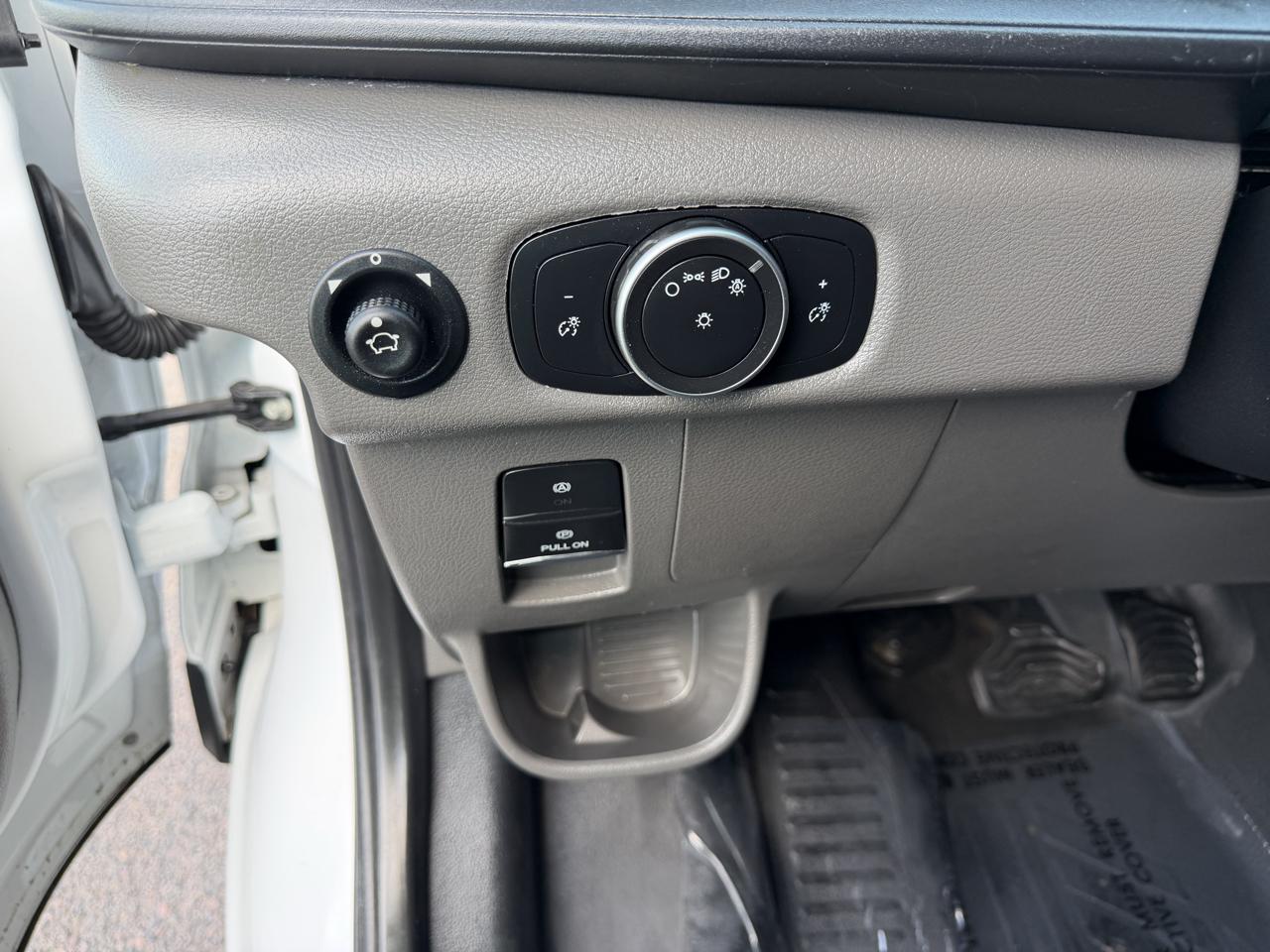 Ford Transit photo 16