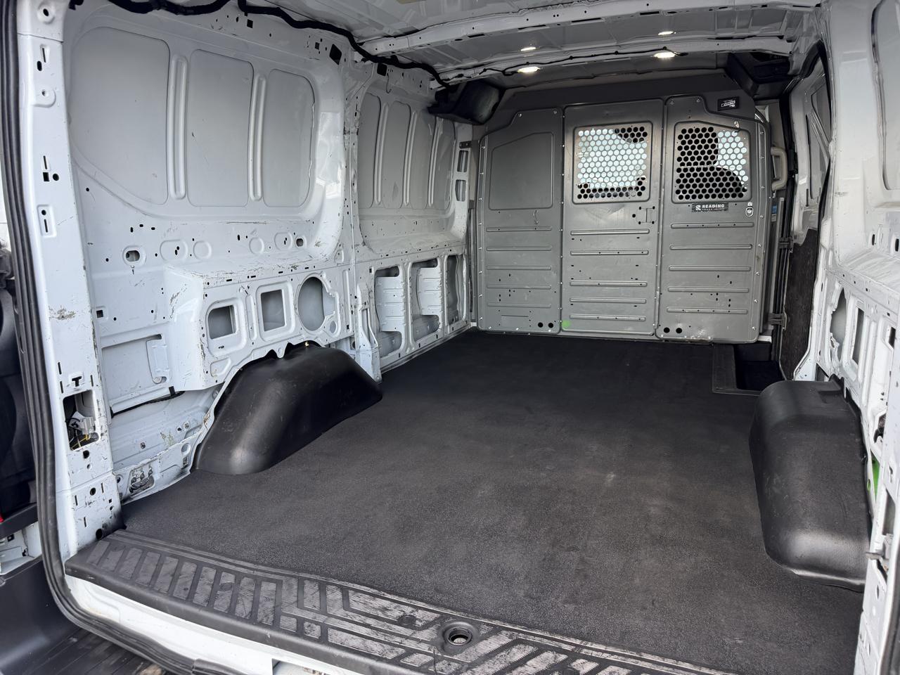 Ford Transit photo 26