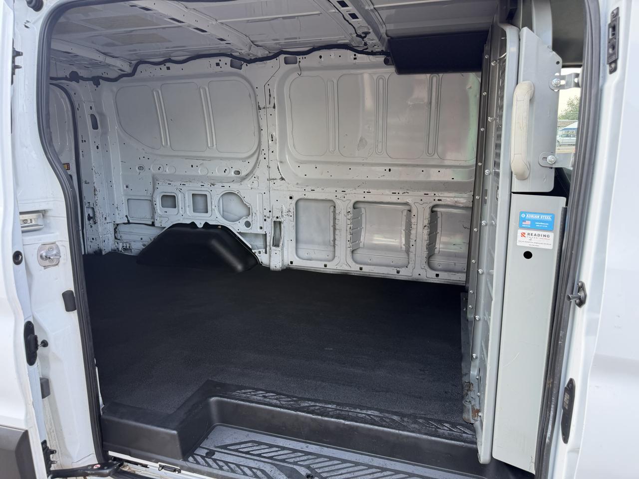 Ford Transit photo 28