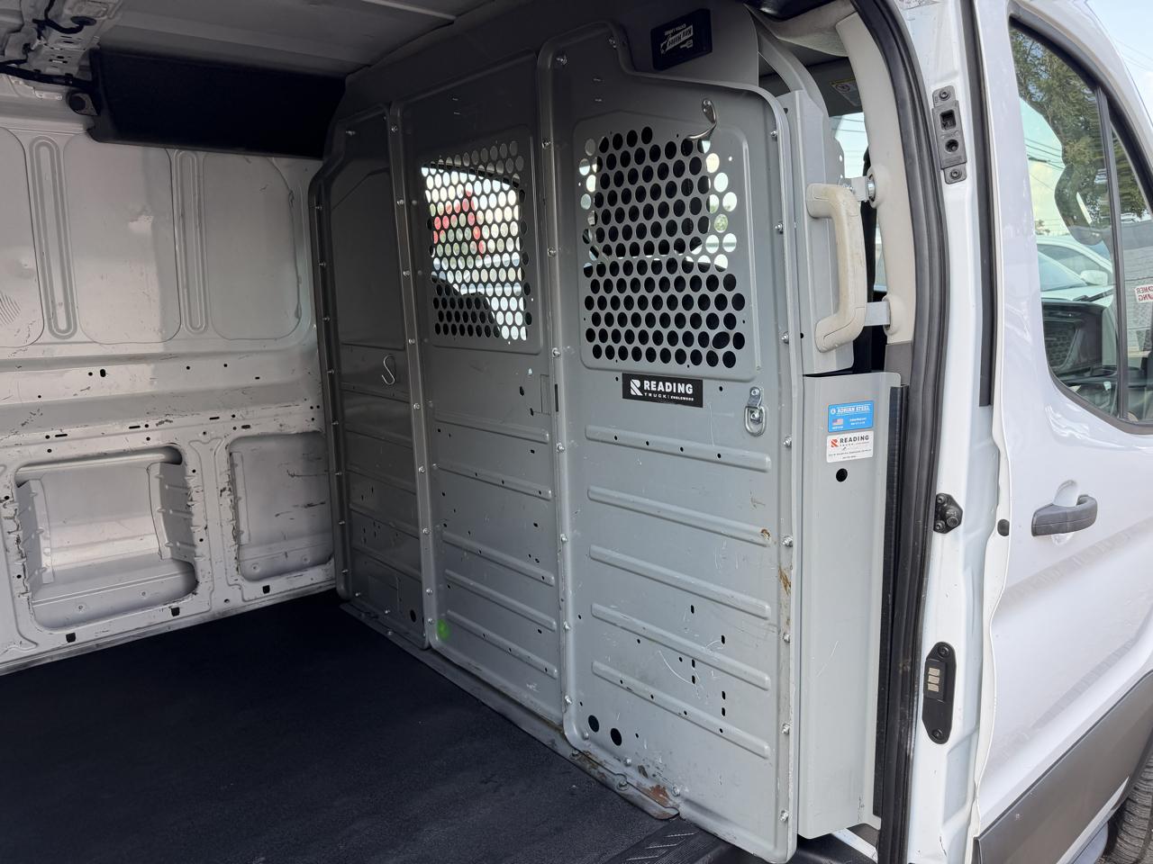Ford Transit photo 29