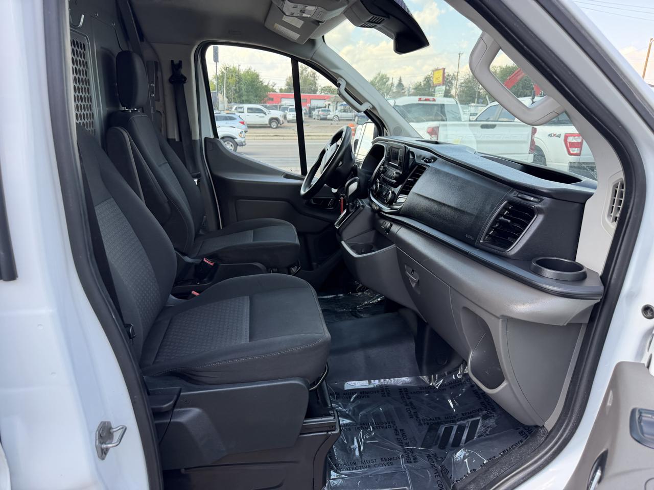 Ford Transit photo 30