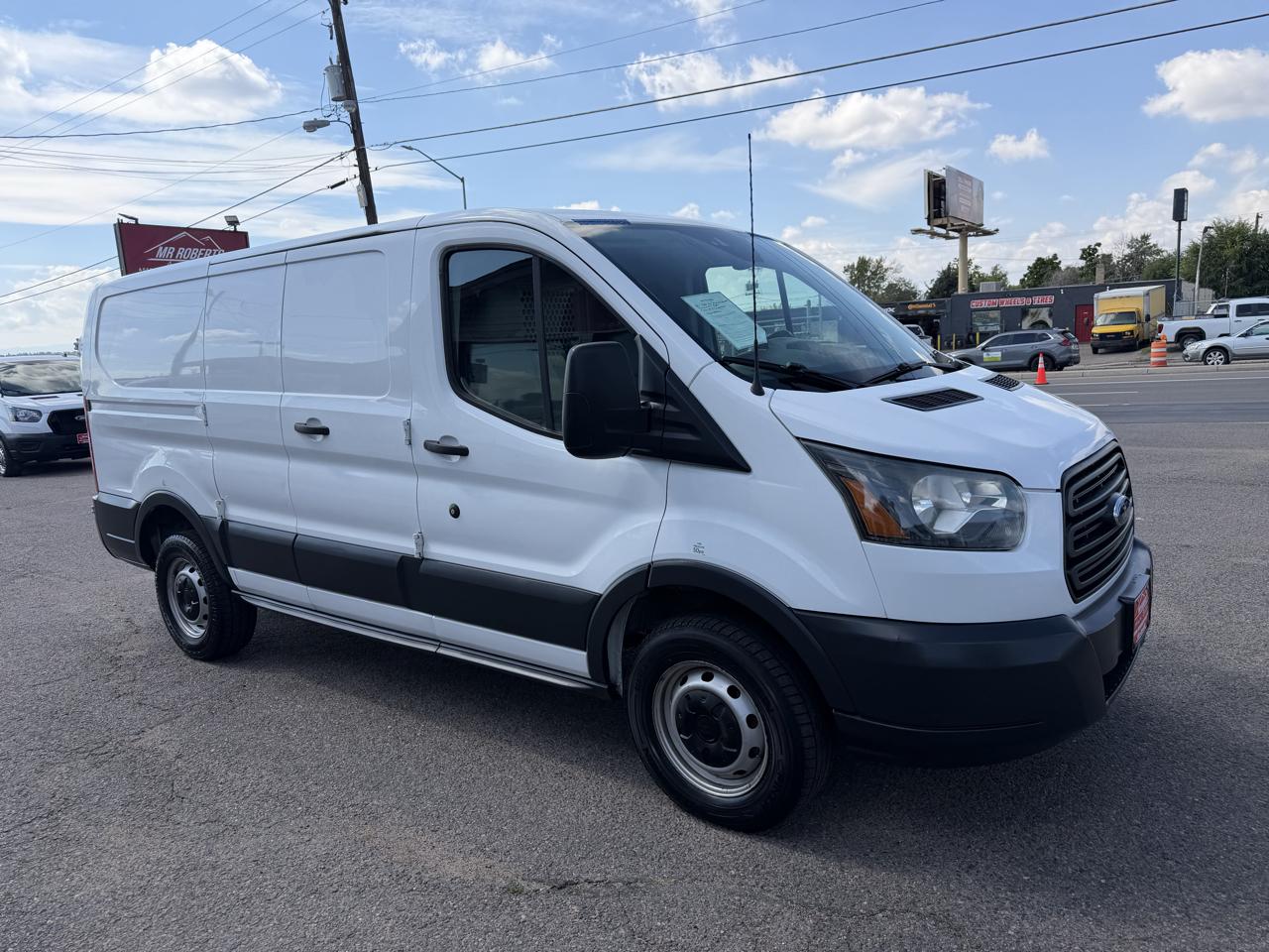 Ford Transit photo 2