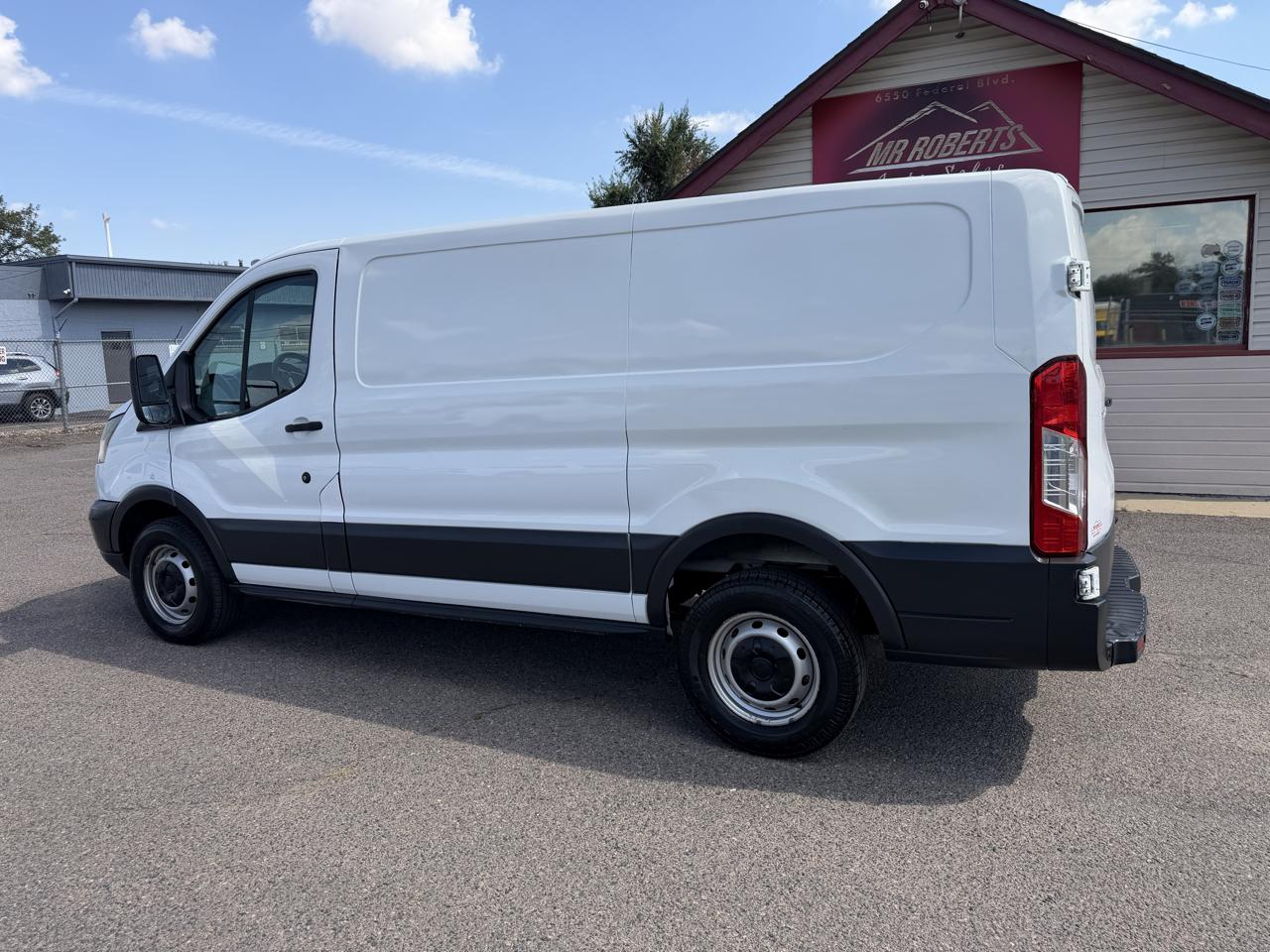 Ford Transit photo 6