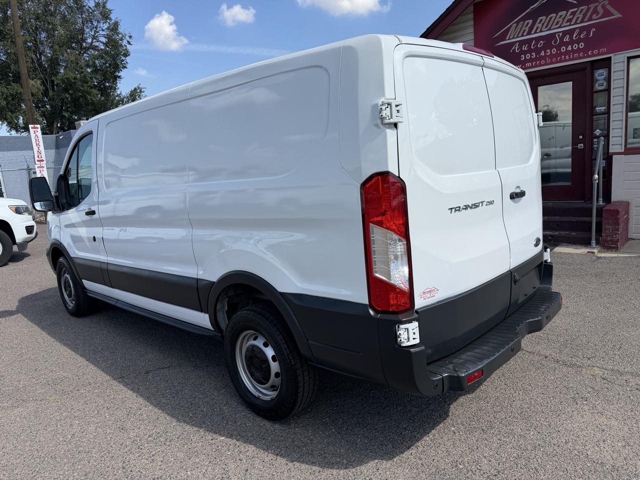 Ford Transit photo 7