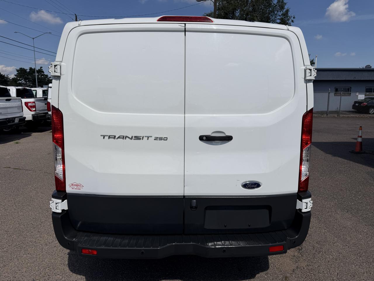 Ford Transit photo 8