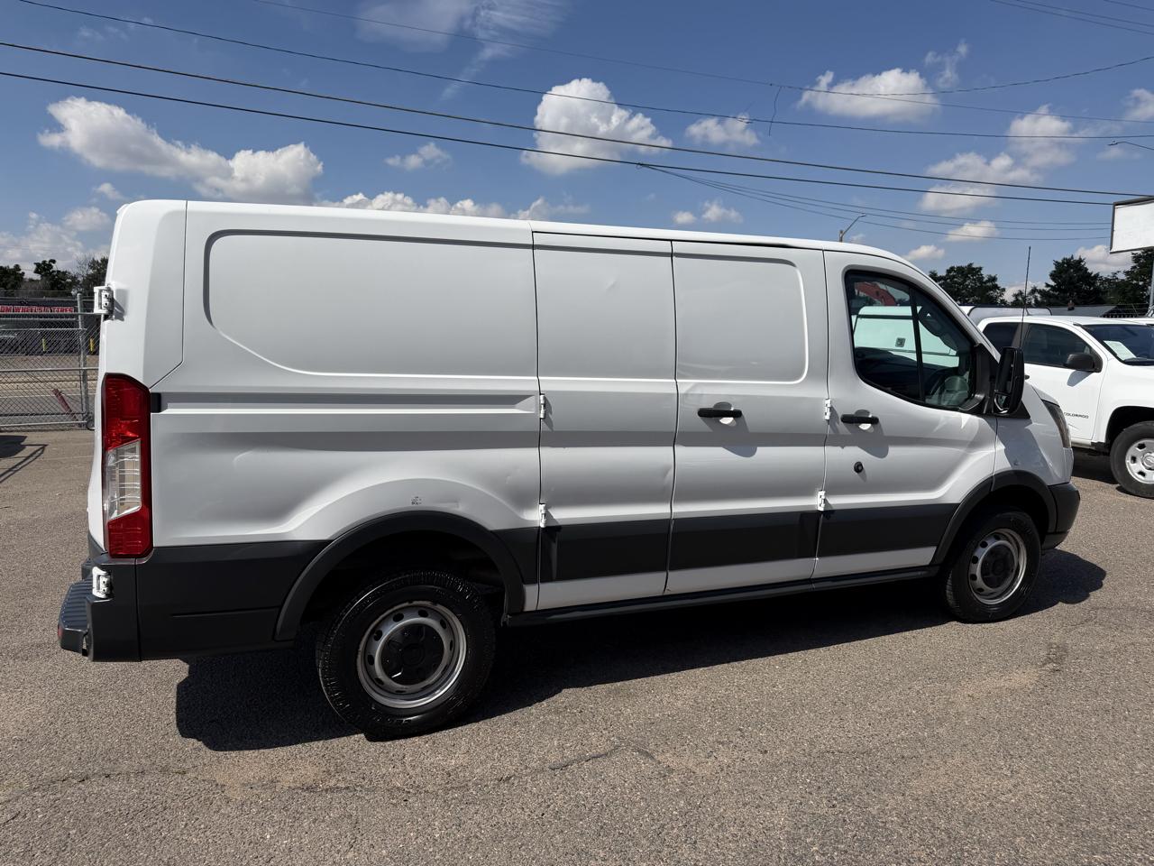 Ford Transit photo 10