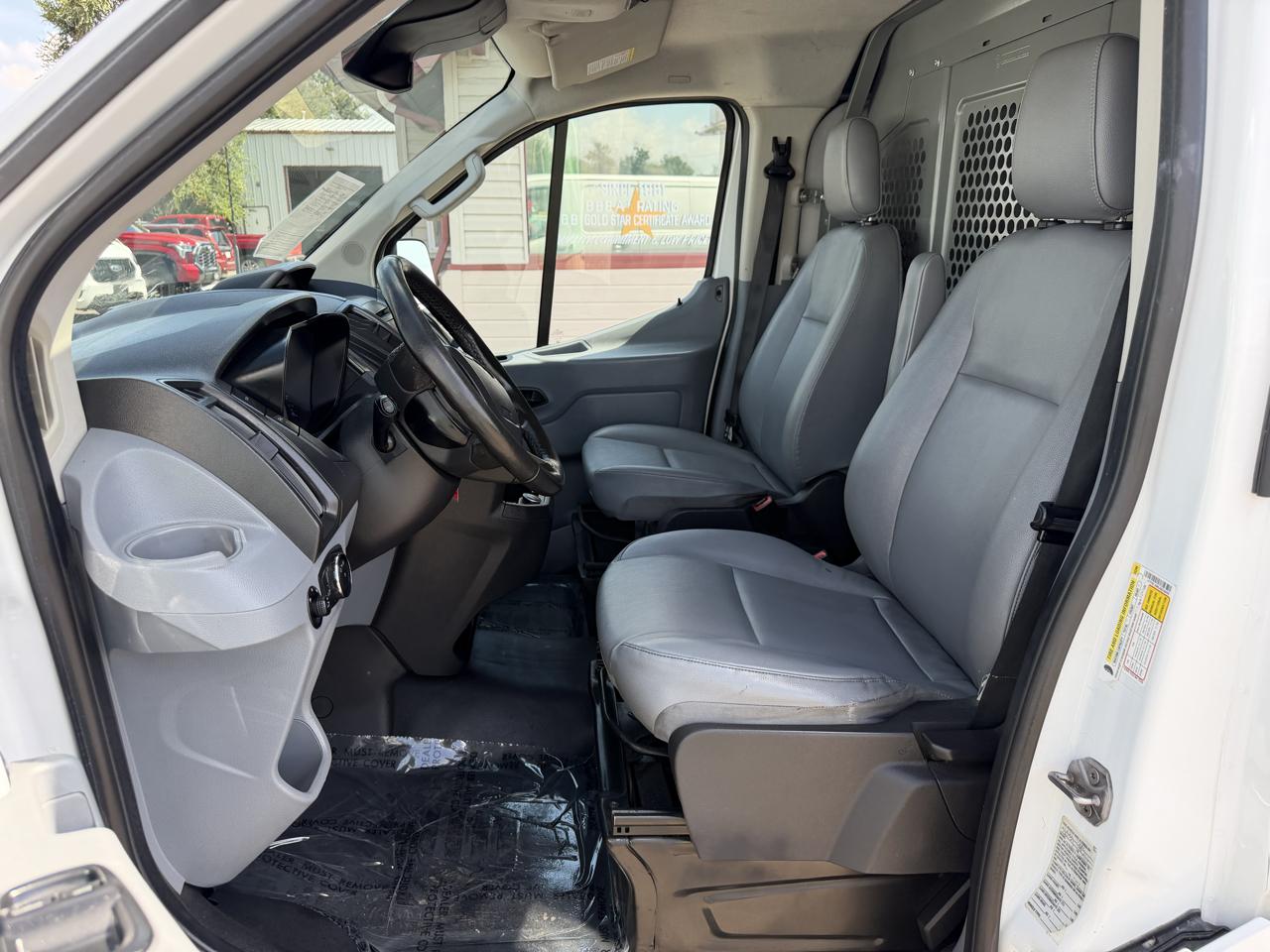 Ford Transit photo 11
