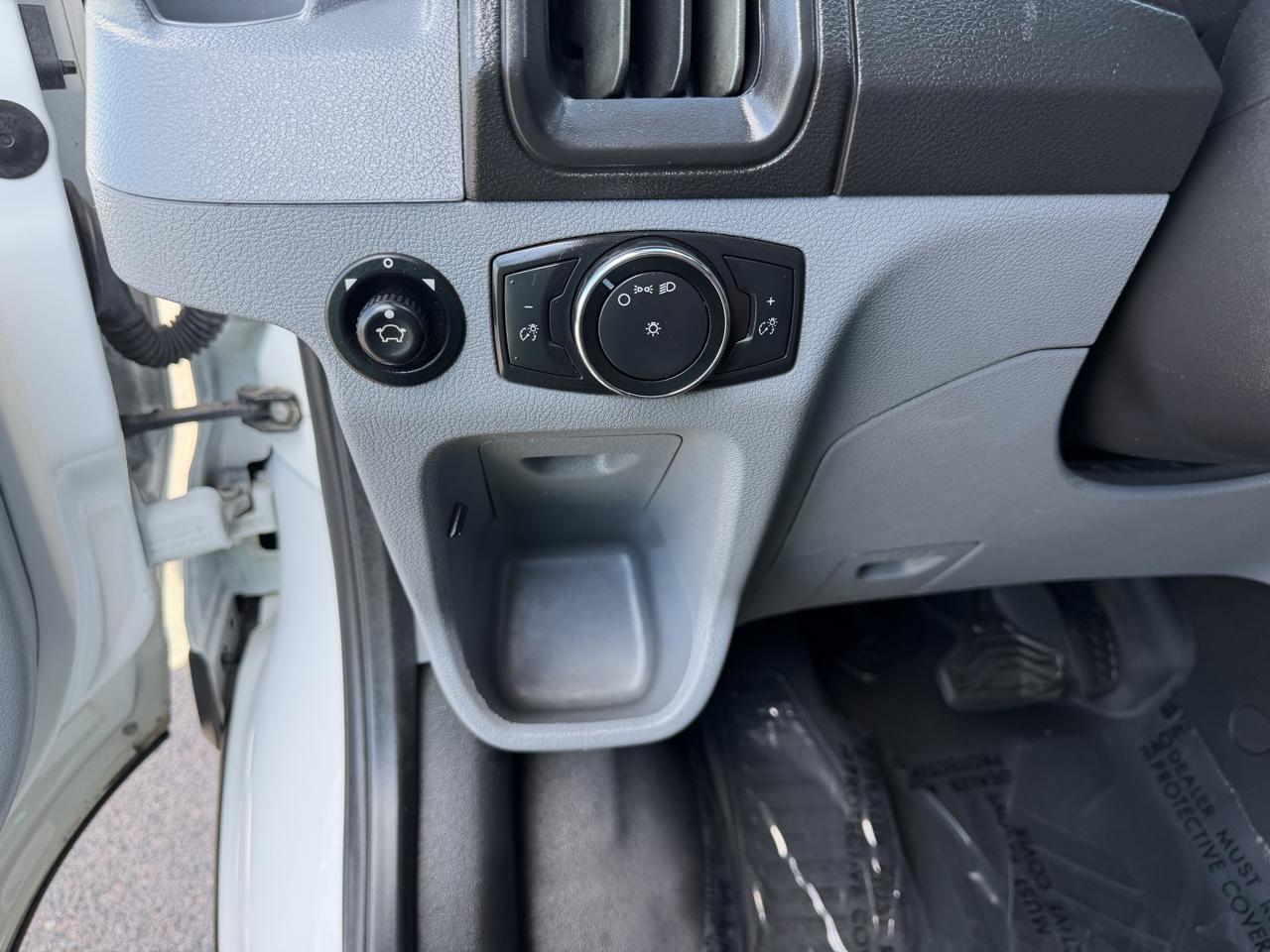 Ford Transit photo 14