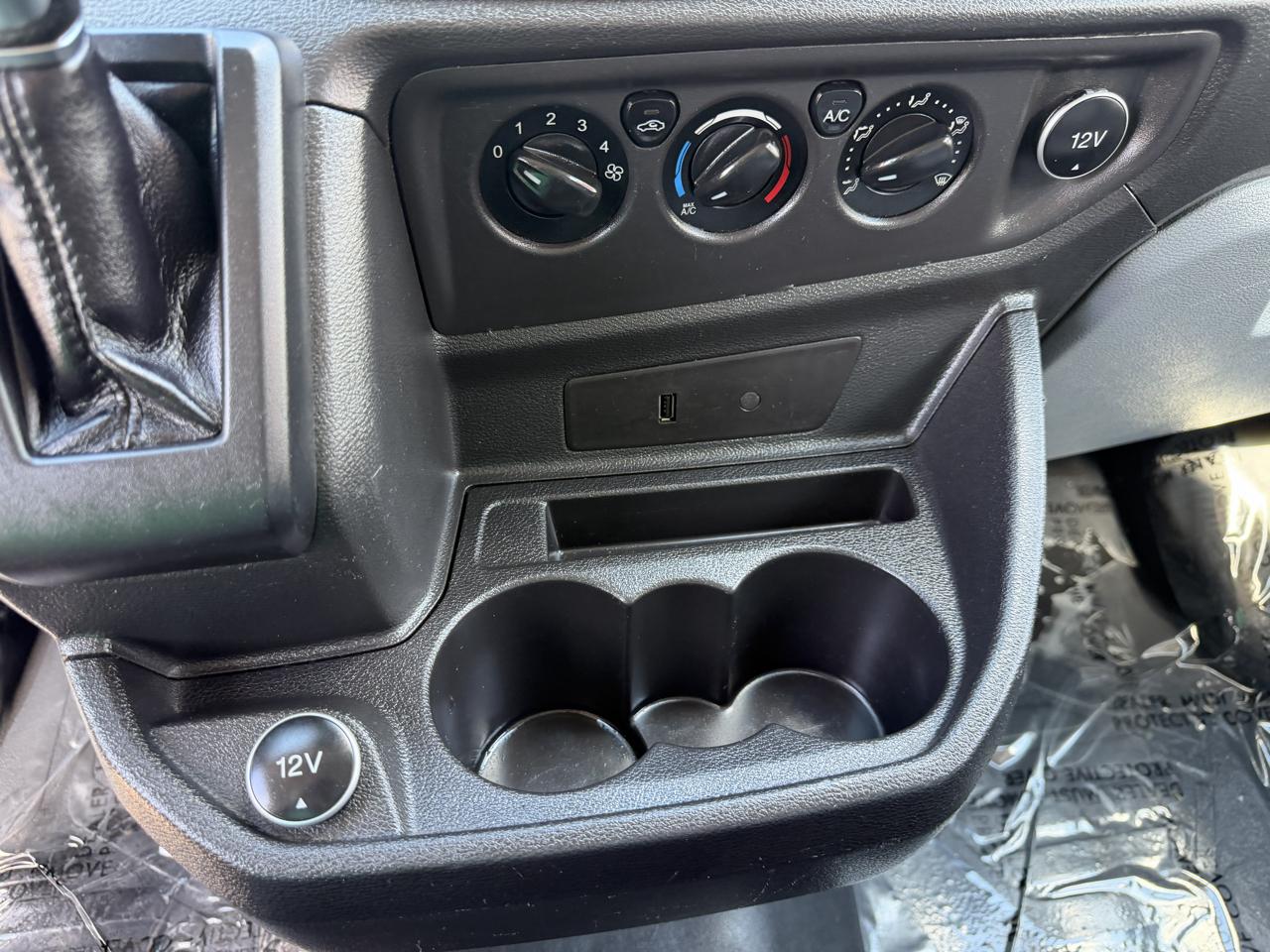 Ford Transit photo 21
