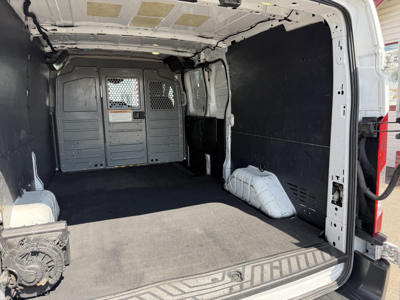 Ford Transit photo 29