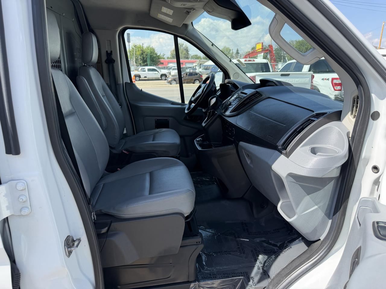 Ford Transit photo 32