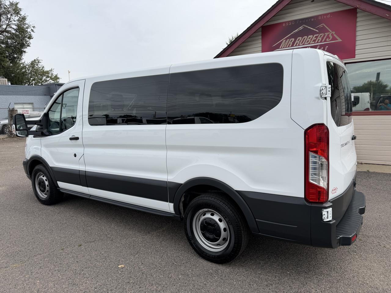 Ford Transit photo 6
