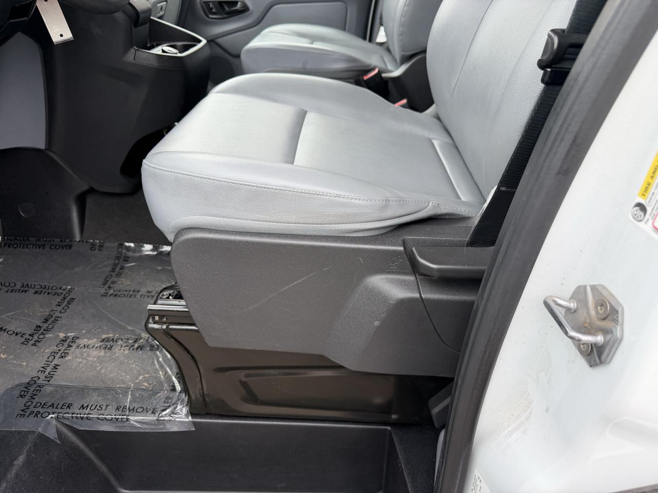 Ford Transit photo 12