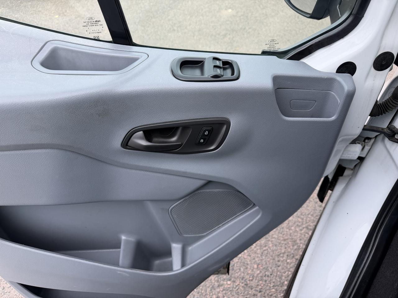Ford Transit photo 13