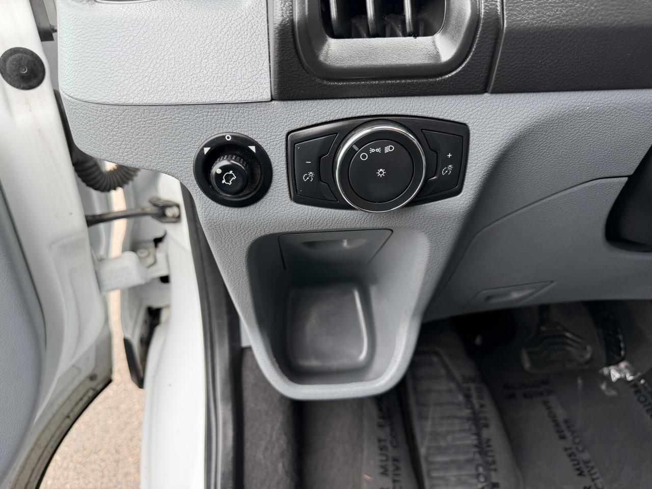 Ford Transit photo 14