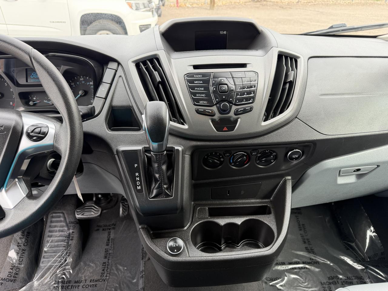 Ford Transit photo 19