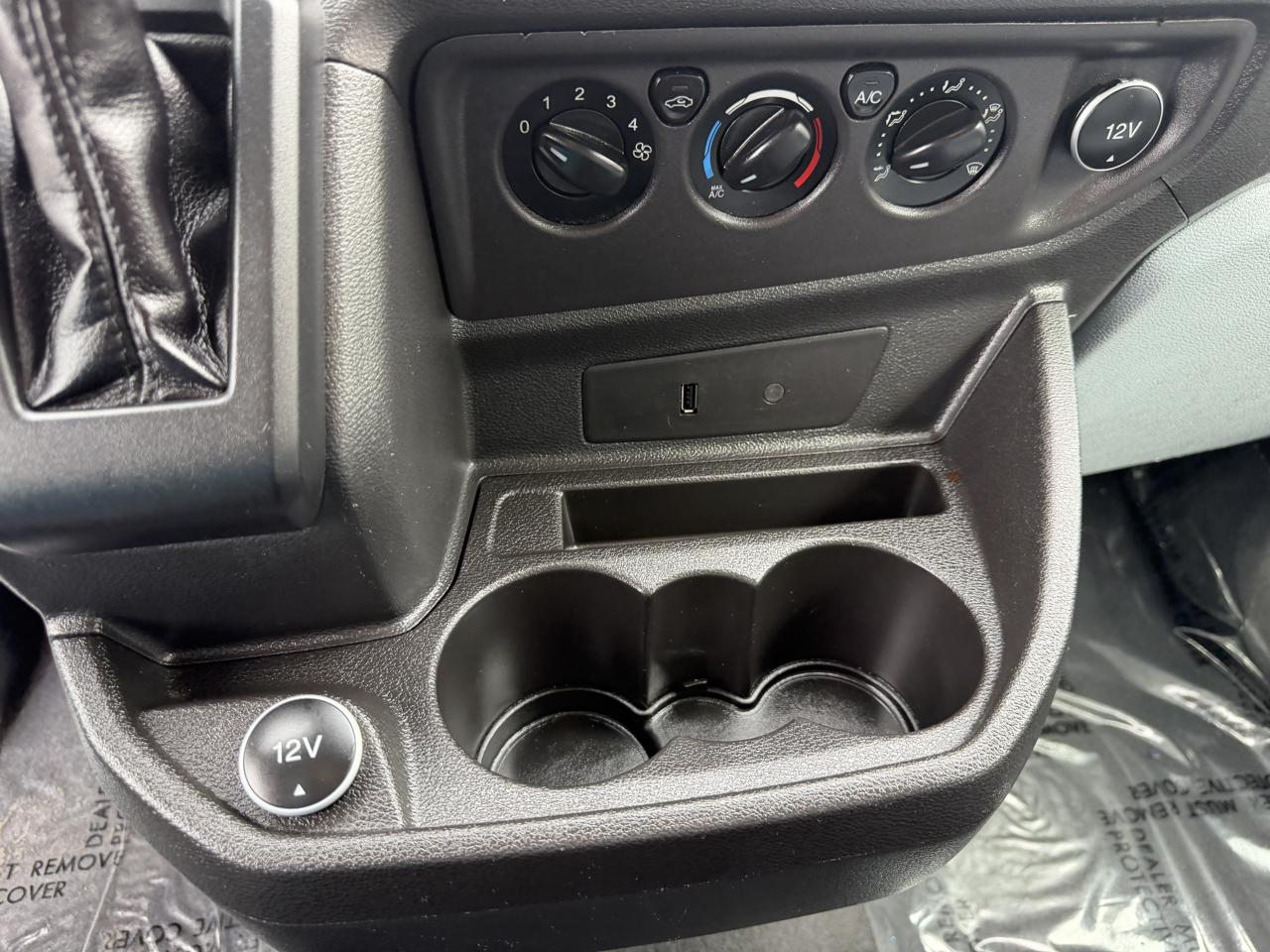 Ford Transit photo 23