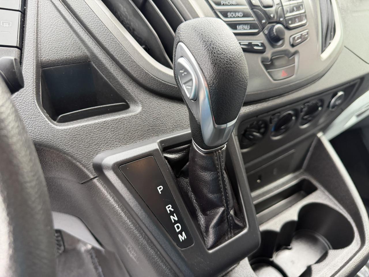 Ford Transit photo 24