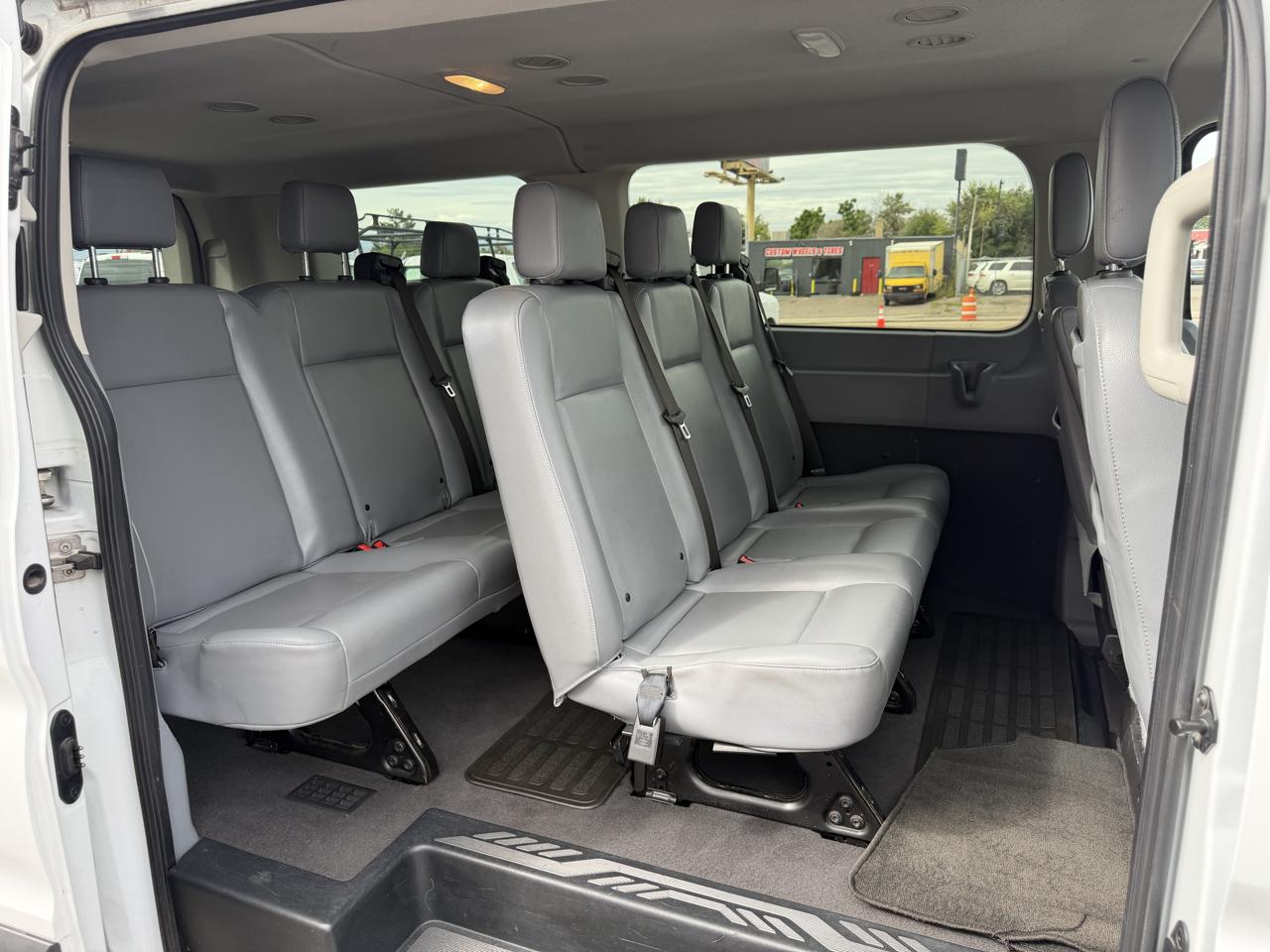 Ford Transit photo 28