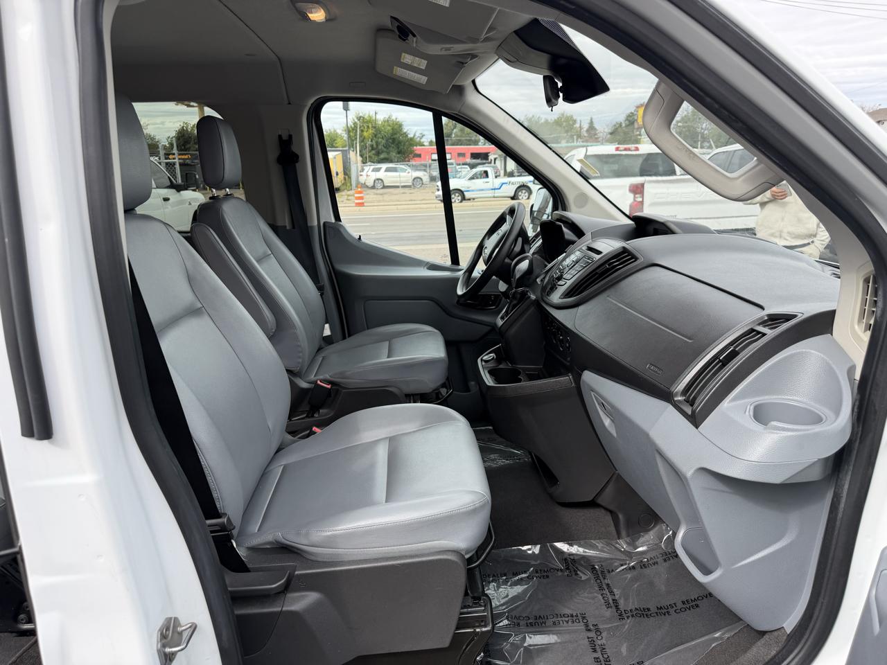 Ford Transit photo 29