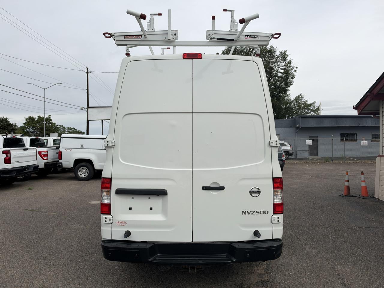 Nissan NV photo 8