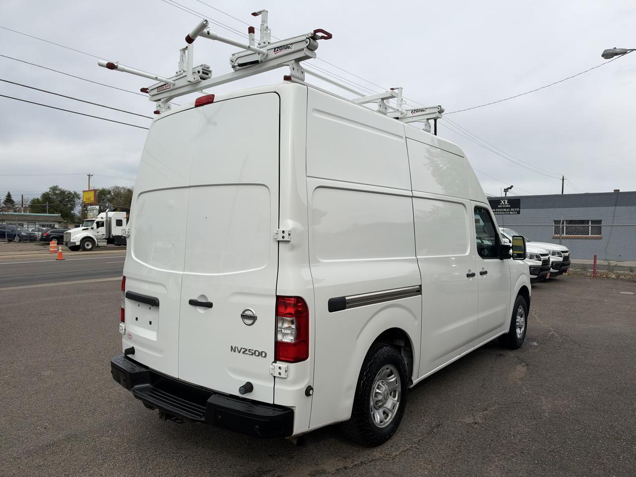 Nissan NV photo 10
