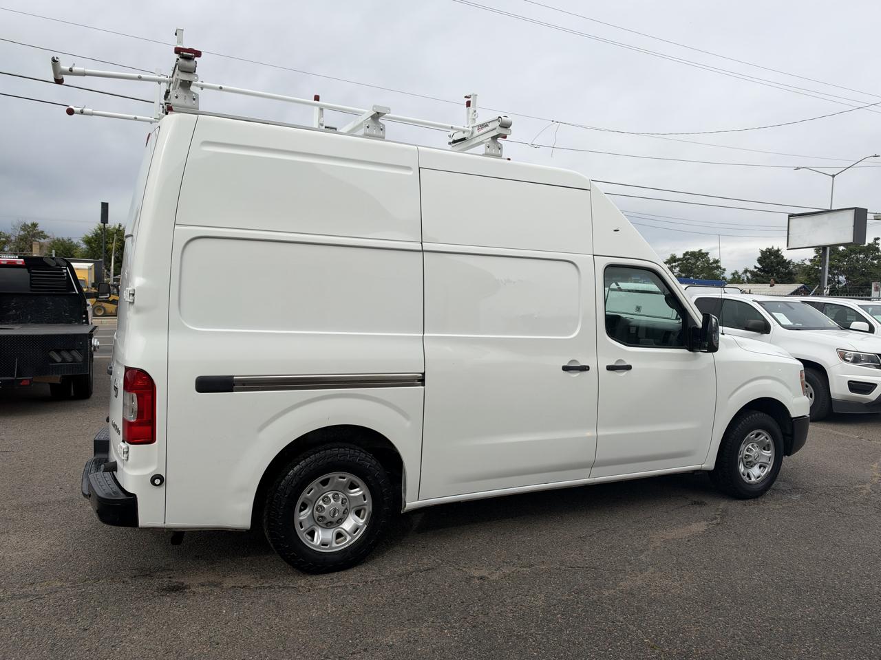 Nissan NV photo 11