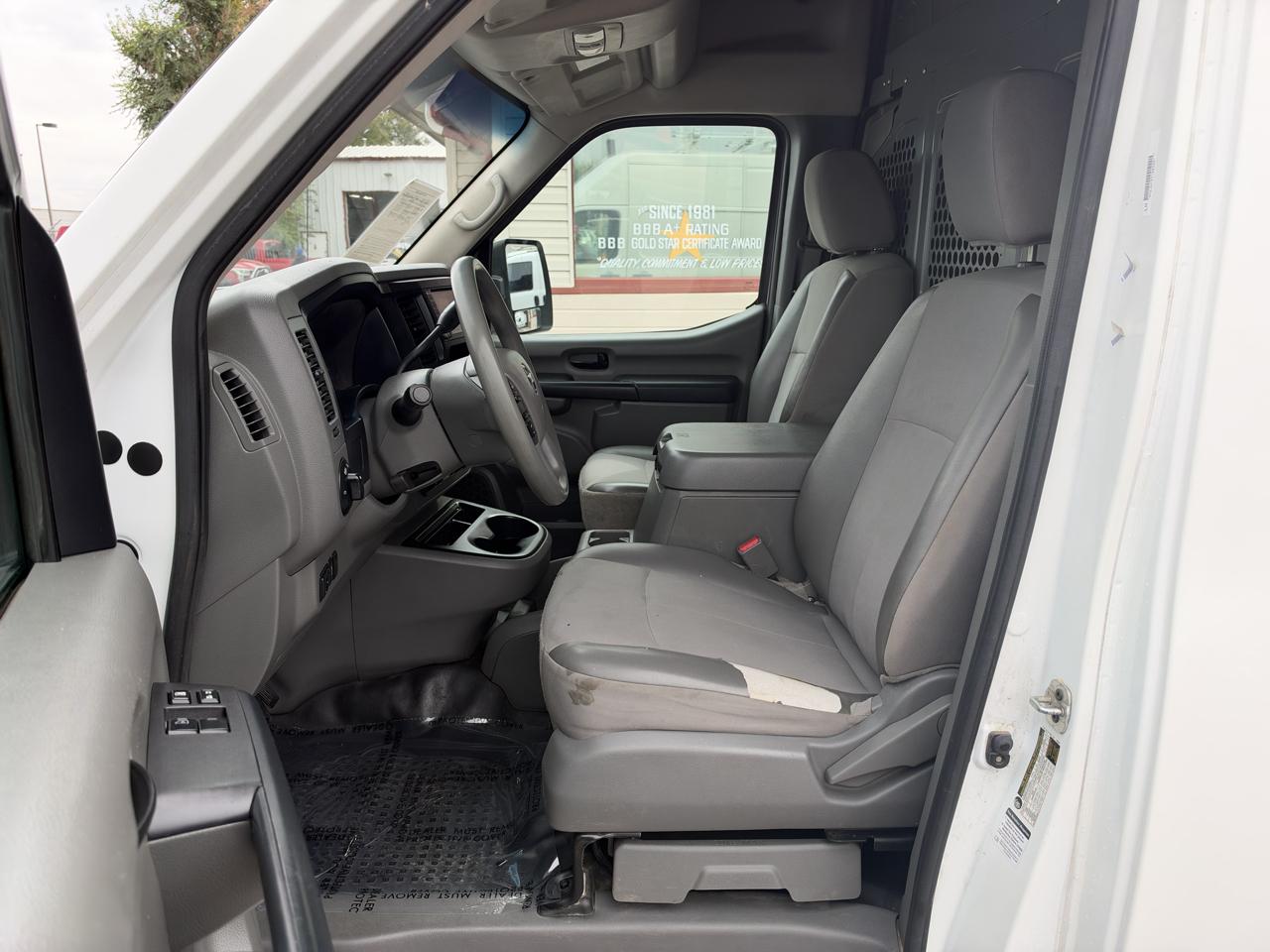 Nissan NV photo 12