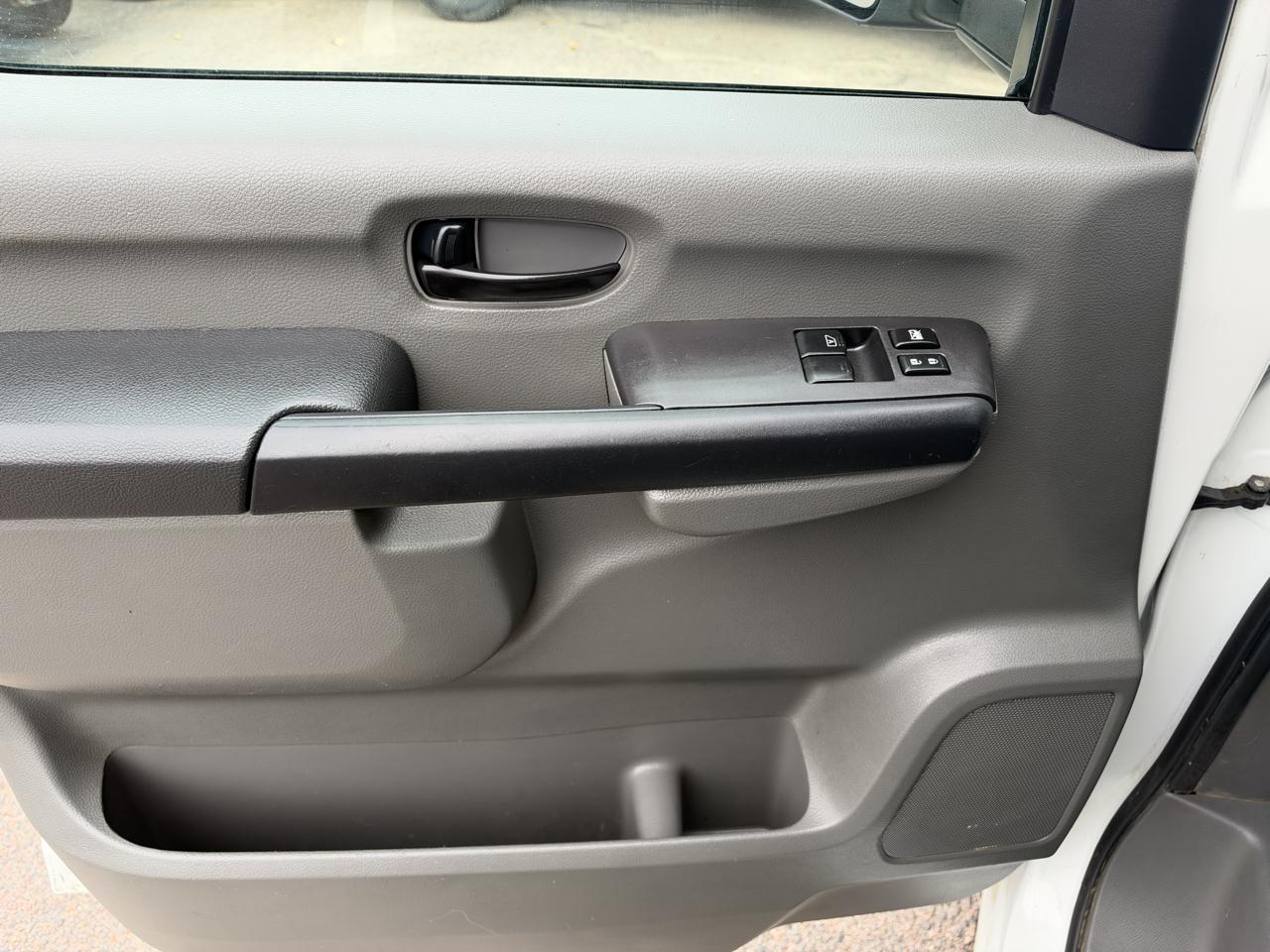 Nissan NV photo 14