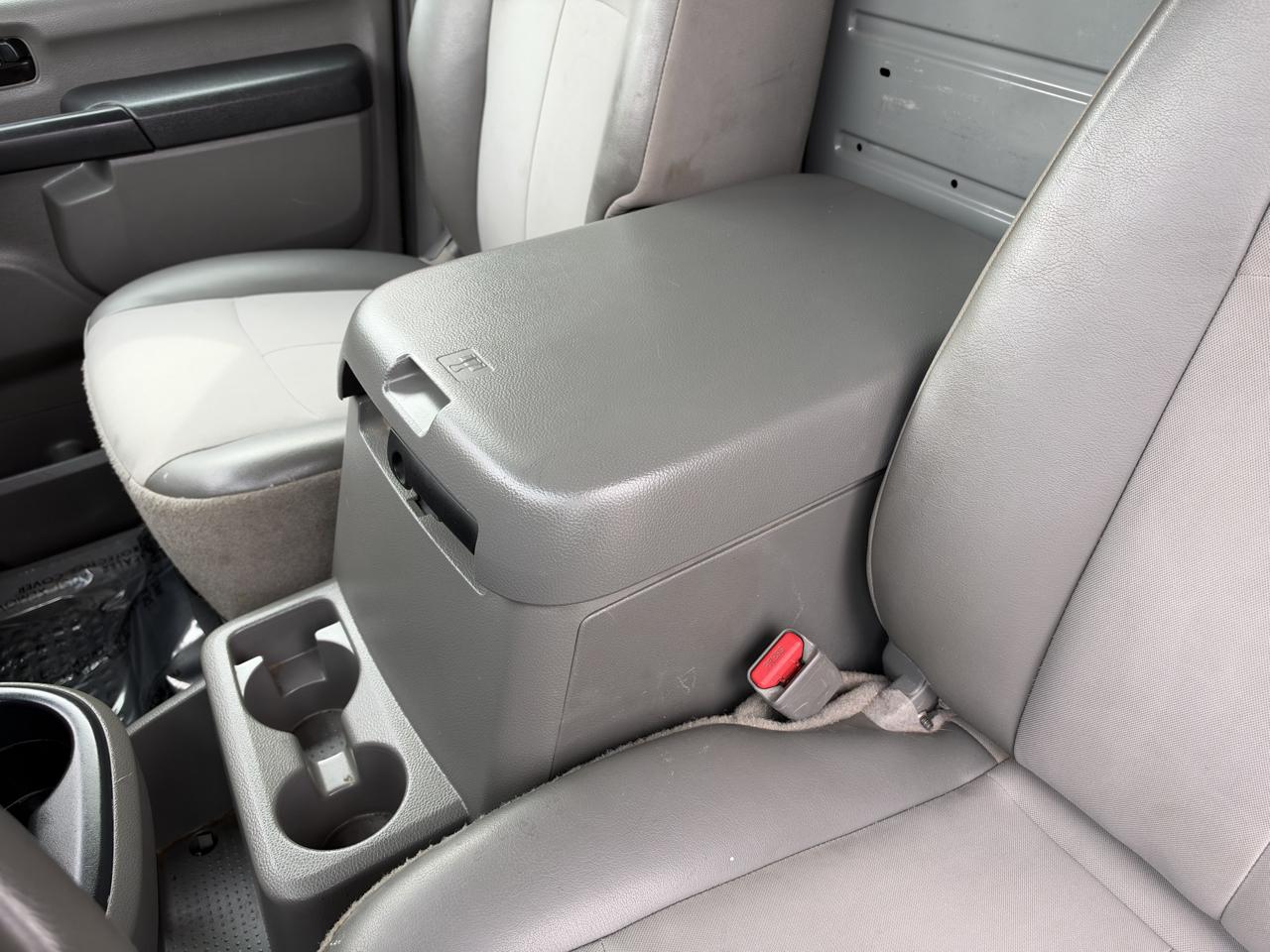 Nissan NV photo 16