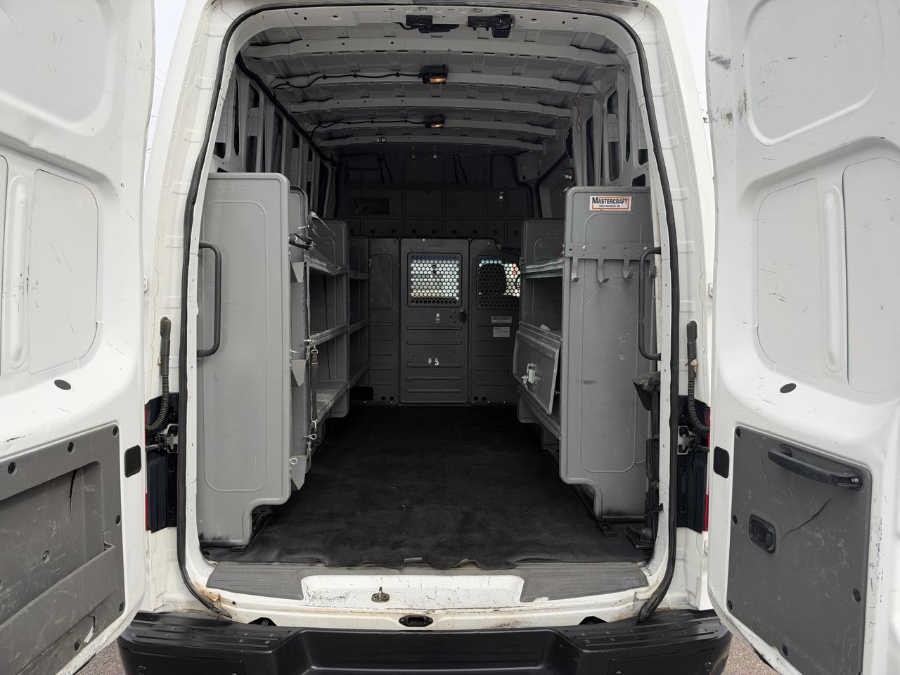 Nissan NV photo 27
