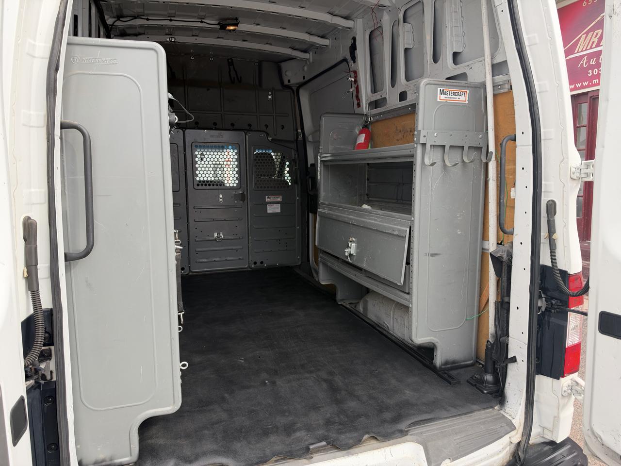 Nissan NV photo 29