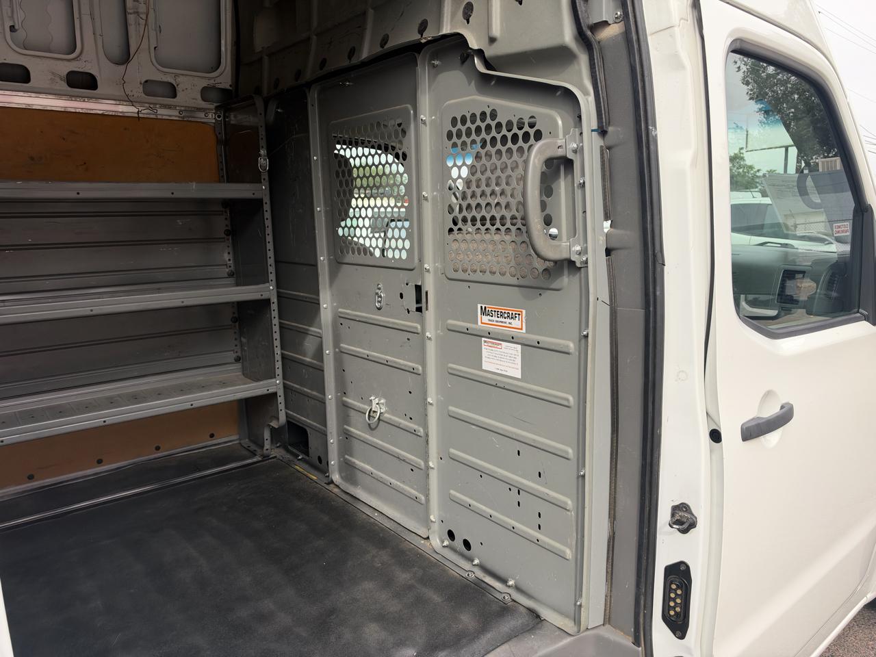 Nissan NV photo 31